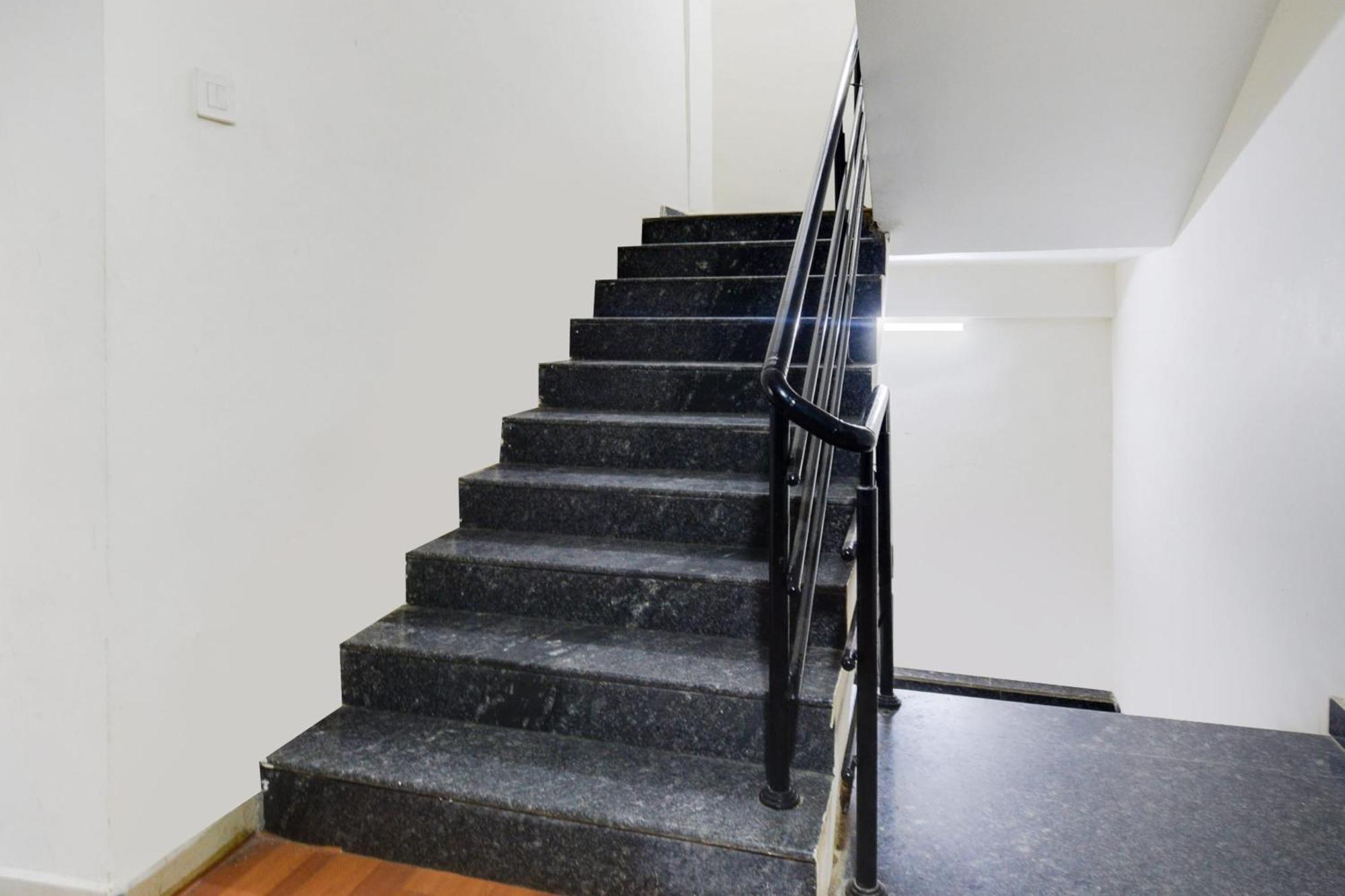 היידראבד Super Townhouse Madhapur 100 Feet Road Formerly Jkc Grand מראה חיצוני תמונה